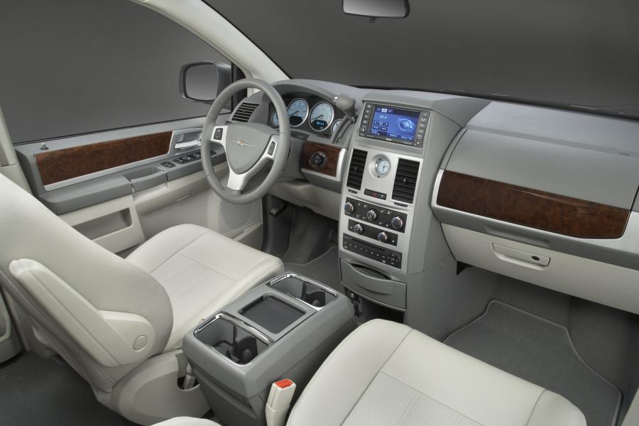  Chrysler Town & Country 2008 года  (фото 15 из 69)